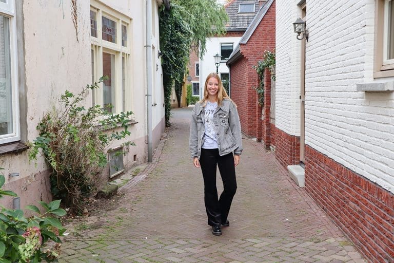 Graphic jacket & tiger shirt outfit