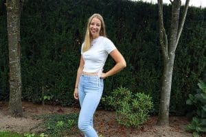 high-waisted jeans