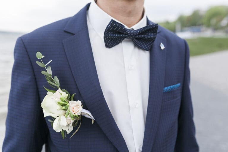 Een stijlvolle garderobe: de balans tussen een trouwpak en T-shirts